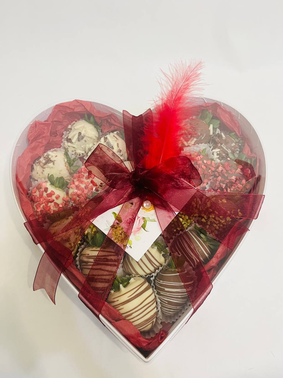 Набор клубники в шоколаде в коробке-сердце